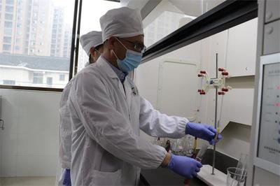 中共邵陽(yáng)市委統(tǒng)戰(zhàn)部-本網(wǎng)要聞-【學(xué)民企榜樣 聚邵商力量 做時(shí)代貢獻(xiàn)】技術(shù)創(chuàng)新引領(lǐng)企業(yè)前行路--記湖南省天香生物科技有限責(zé)任公司董事長(zhǎng)黃名勇